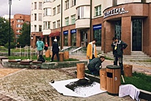 Улицу в Екатеринбурге "по-соседски" украсили временными конструкциями