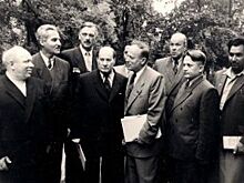 На первый гонорар купил ирисок. Как добивался известности Сергей Михалков