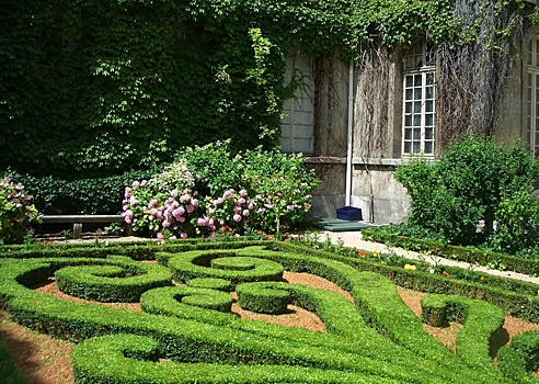 Исторический сад появится в нижегородском квартале церкви Трех Святителей