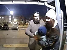 Мужчина напал на мать с грудным ребенком в Набережных Челнах и попал на видео