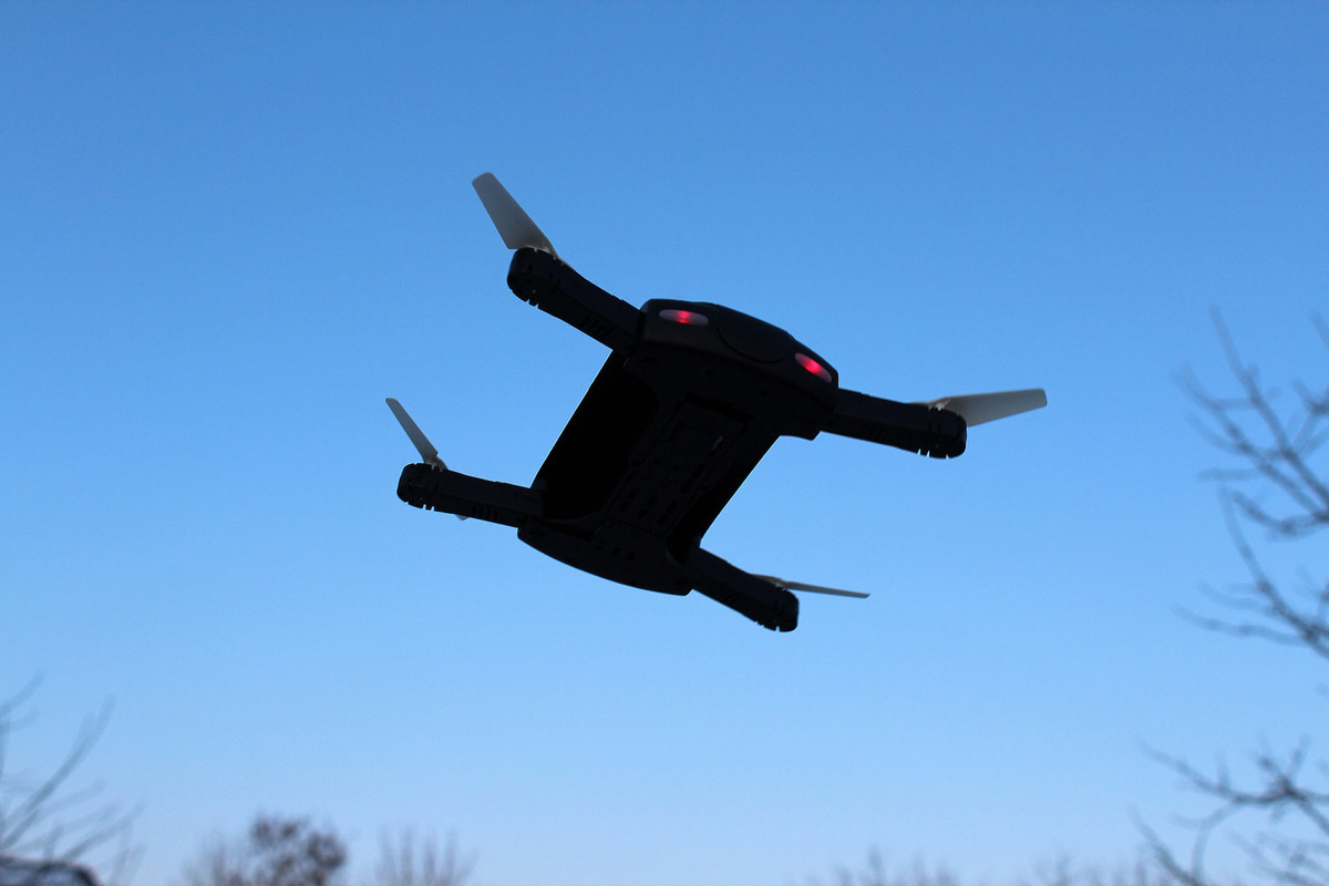 В Грайвороне при ударе беспилотника по машине тяжело ранен мужчина