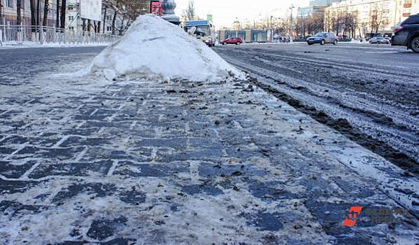 Почему петербургские дороги обильно посыпают солью