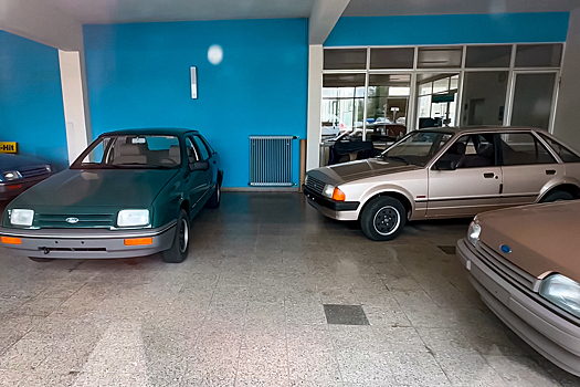 Найден заброшенный автосалон Ford, где пылятся новые Escort и Sierra
