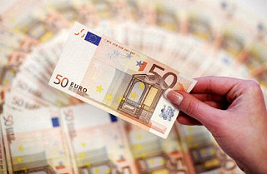 Официальный курс евро рухнул почти на рубль