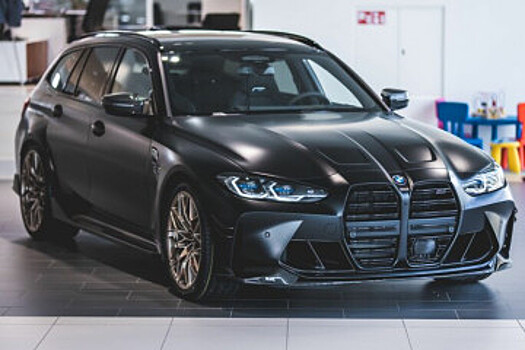 BMW M3 Touring Frozen Black с выхлопной системой M Performance