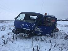 Три человека попали в реанимацию после столкновения легковушки с эвакуатором на трассе в Самарской области