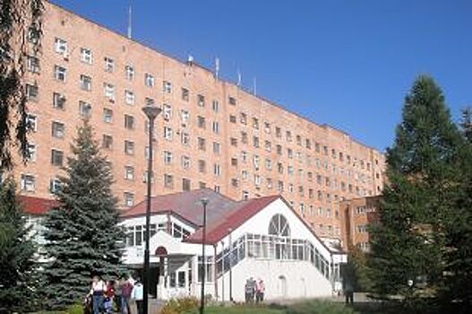 Лестницу на второй этаж Курской областной больницы заменят эскалаторами
