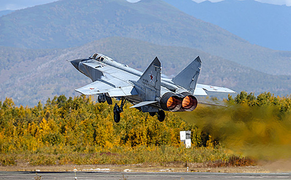 Истребители МиГ-31 отработали поиск нарушителей границ на северо-западе РФ