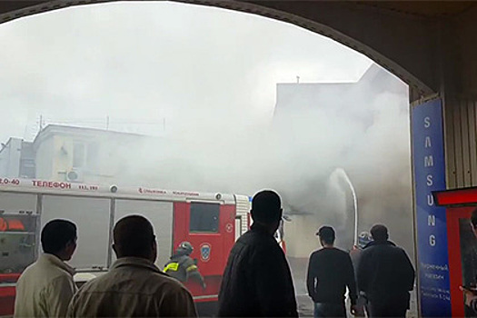 При пожаре в московском магазине пиротехники погиб человек