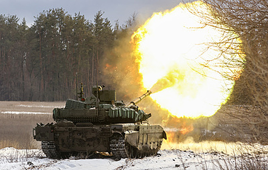 Минобороны показало подготовку экипажей танков Т-90М "Прорыв"