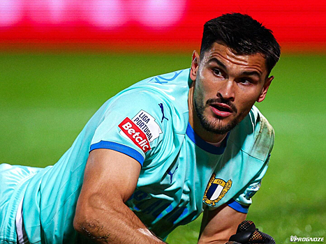 Российский вратарь в чемпионате Португалии отыграл весь матч с разрывом коры почки