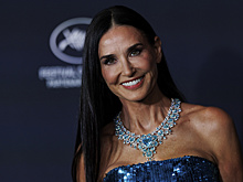 61-летняя Деми Мур примерила короткие шорты