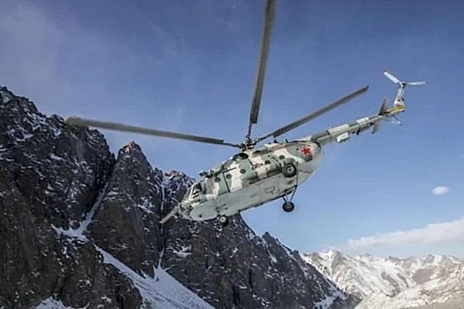 В Таджикистане разбился летевший спасать москвичей вертолет