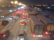 Автомобиль протаранил бетонное ограждение на МКАД