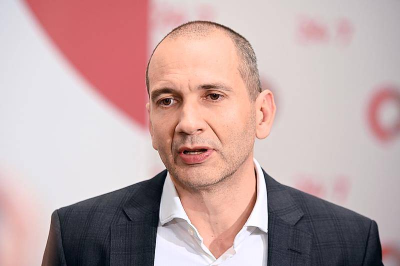 «Во всем виновата моя жена». Высокопоставленный российский чиновник потерял работу в правительстве, запил и покончил с собой