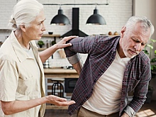 Врач развенчал 4 главных мифа о боли в спине