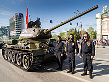 Легендарный Т-34 и комплексы «Ярс» прошли на Параде Победы в Новосибирске