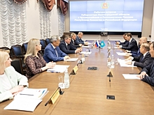 Андрей Бочаров и посол Казахстана в РФ обсудили перспективы сотрудничества
