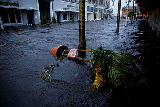 Губернатор Флориды Десантис раскритиковал американские СМИ за освещение последствий урагана "Иэн"