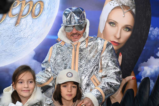 Киркоров пожелал 11-летней дочери, чтобы ее «всю жизнь преследовал французский поцелуй»