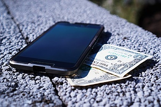 Эксперт объяснила, как определить фальшивые деньги с помощью смартфона