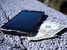 Эксперт объяснила, как определить фальшивые деньги с помощью смартфона