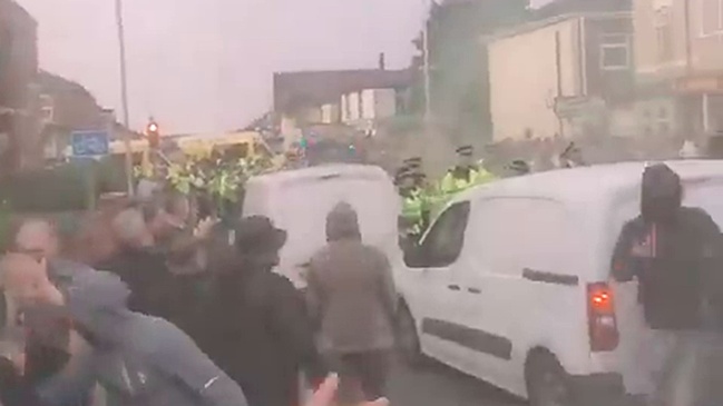 Около 40 полицейских пострадали в беспорядках в английском Саутпорте