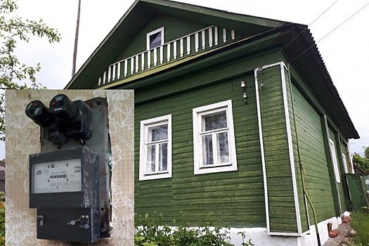 В Ярославской области в жилой дом ударила молния: жильцы ждут помощи