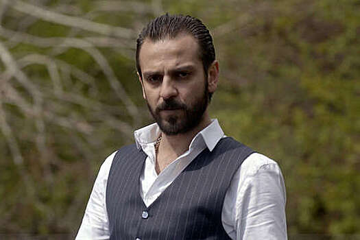 Актер "Великолепного века" Эркан Колчак травмировал ногу во время в Москве