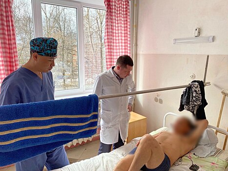 Глазовские врачи успешно прооперировали серьёзно раненного участника СВО