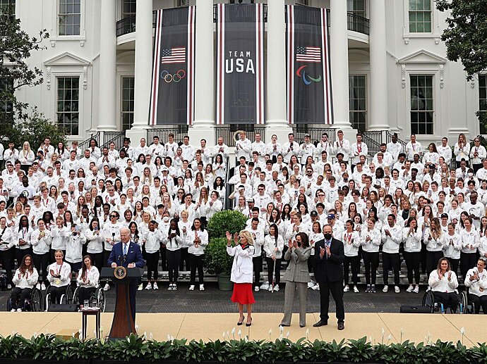 Олимпийская сборная США встретилась с Байденом в Белом доме