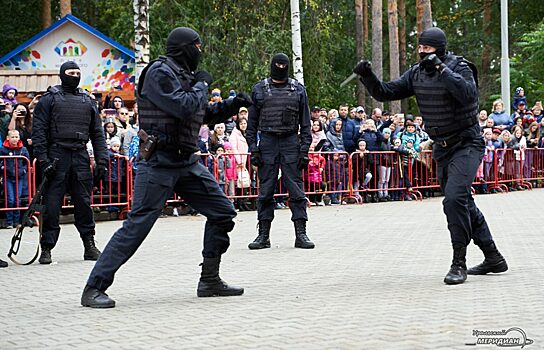 «Служба — дни и ночи»: беспилотники МЧС, бойцы ОМОН и спецназ ГУФСИН