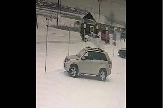 В Новосибирской области водитель Kia не пропустил ассенизаторскую машину и поплатился