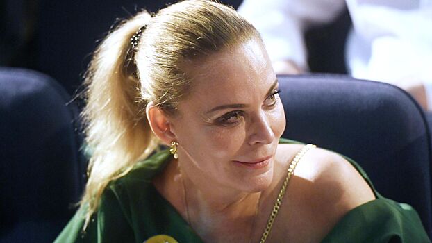 Актриса Алена Яковлева осудила сбежавших из России звезд