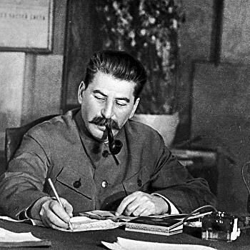 В Ровно рабочие достали из-под земли бюст Сталина