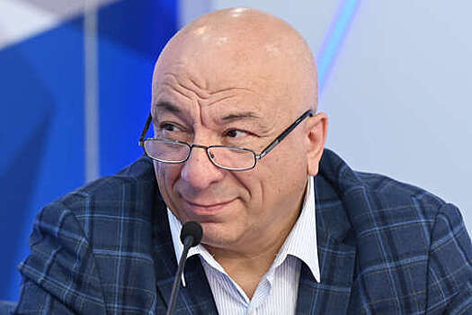 Актер Михаил Богдасаров заплатил миллион рублей за новые зубы