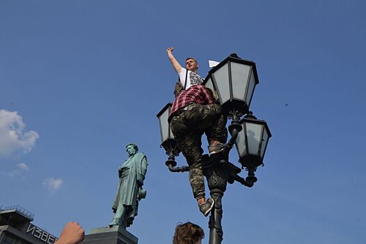 Костяк митингующих 31 августа в Москве составили эмо из Воронежа и городские сумасшедшие