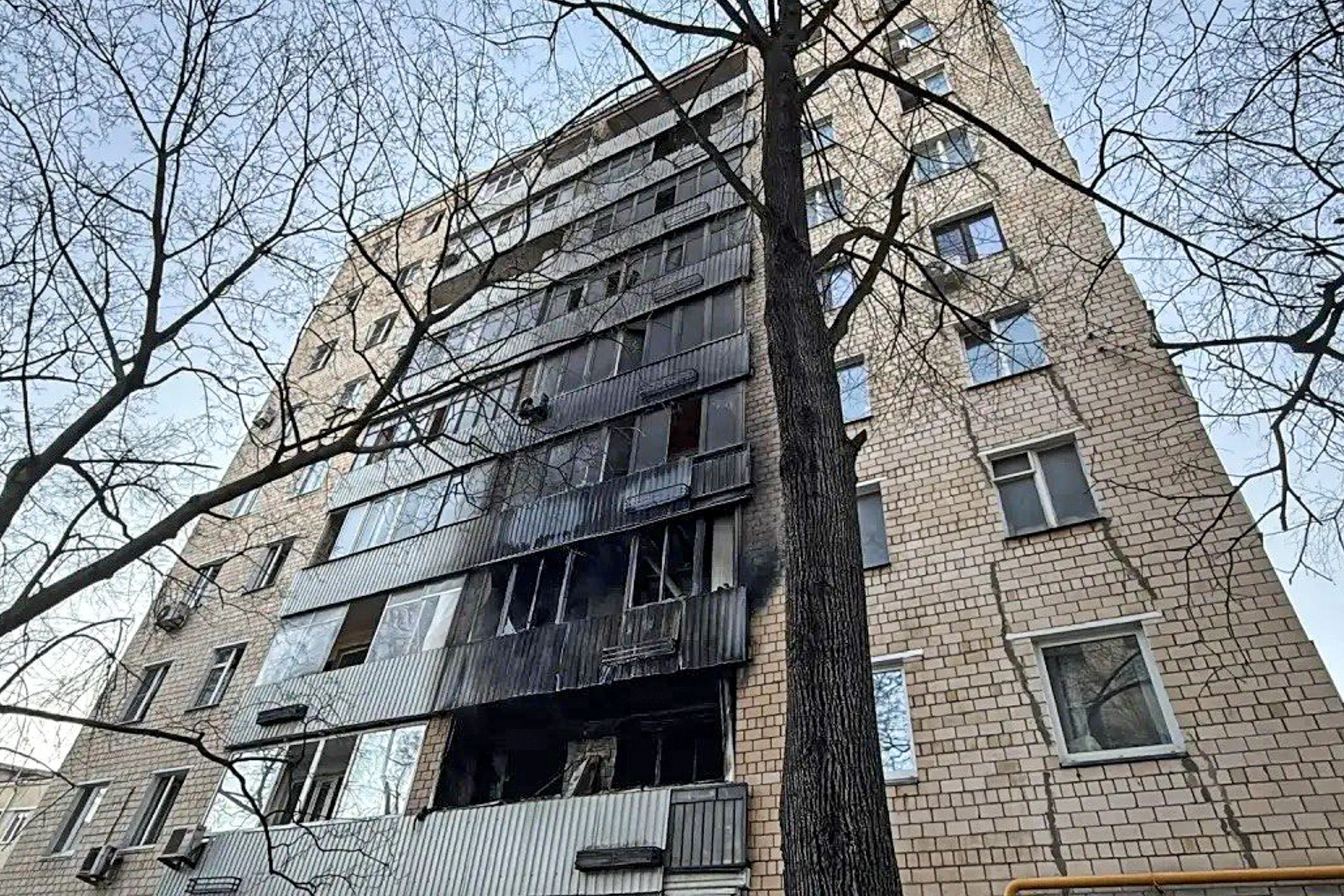 Количество жертв пожара в жилом доме в центре Москвы выросло до четырех