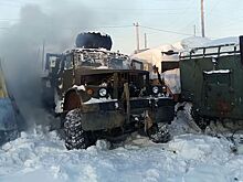 Старый КрАЗ выбирается на дорогу после многолетней спячки