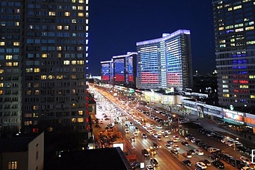 Дома в центре Москвы подсветят в цветах триколора в честь Дня российского флага