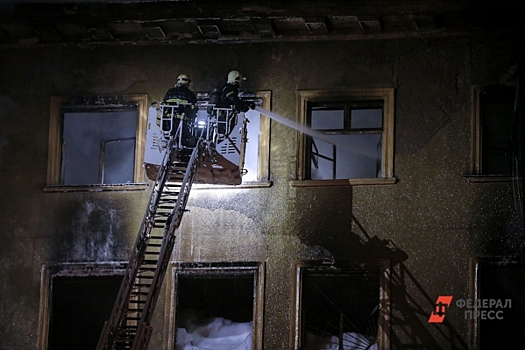 «Мы спали, когда загорелся балкон»: в Якутске мать и двое малолетних детей едва не погибли в огне из-за брошенного окурка