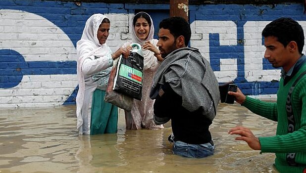 Число жертв наводнений в Индии превысило 350 человек