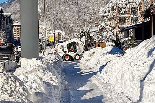 На горные курорты Сочи из-за снегопадов запустили дополнительные поезда