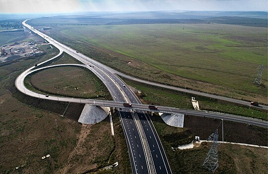 Все дороги ведут в Крым. Россиянам будет проще и быстрее добираться до полуострова на автомобилях