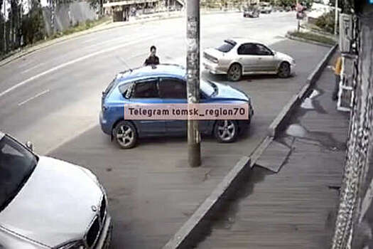 Смертельная авария с полицейским и мотоциклистом из Томска попала на видео