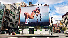 Фото дня: Кендалл Дженнер в нижнем белье на билборде в безлюдном Лондоне