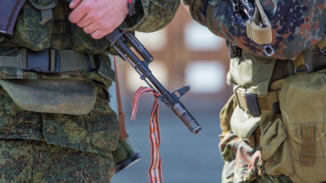 Ушаков указал на отсутствие новых договоренностей по перемирию на Украине
