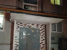 Упавший козырек подъезда в Жилгородке восстановят в ближайшее время