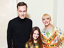 Все в сборе: Кристина Орбакайте вышла в свет с мужем и 9-летней дочерью