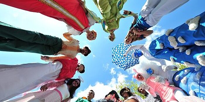 Москва онлайн покажет спектакль "Сказки из одуванчиков" на фестивале "Яркие люди"